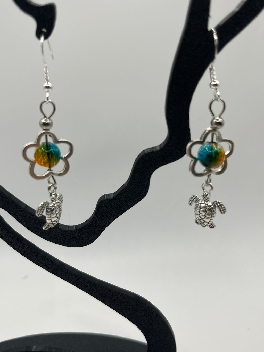 Boucles d'oreilles tortue/perle de verre fleur