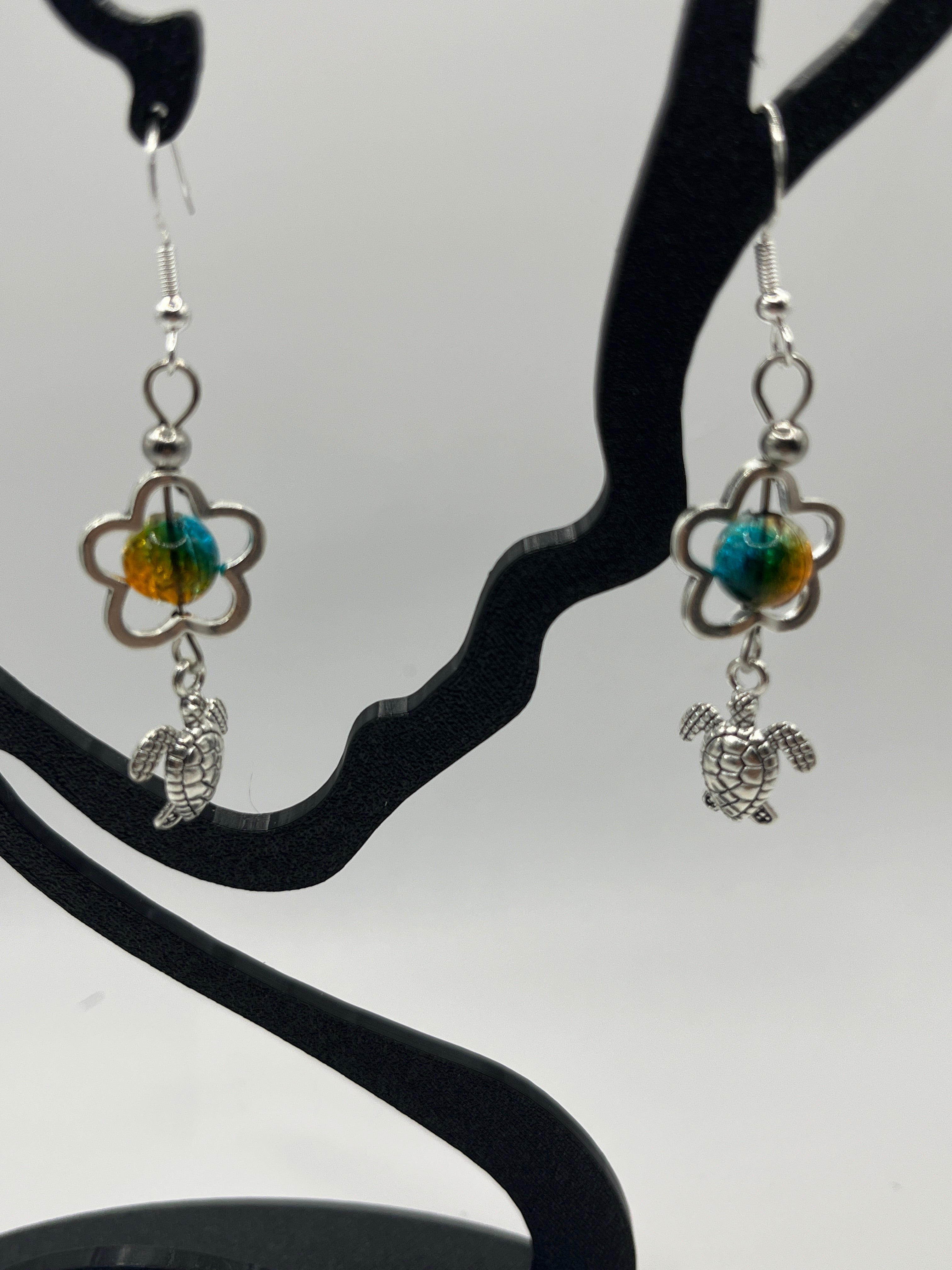 Boucles d'oreilles tortue/perle de verre fleur