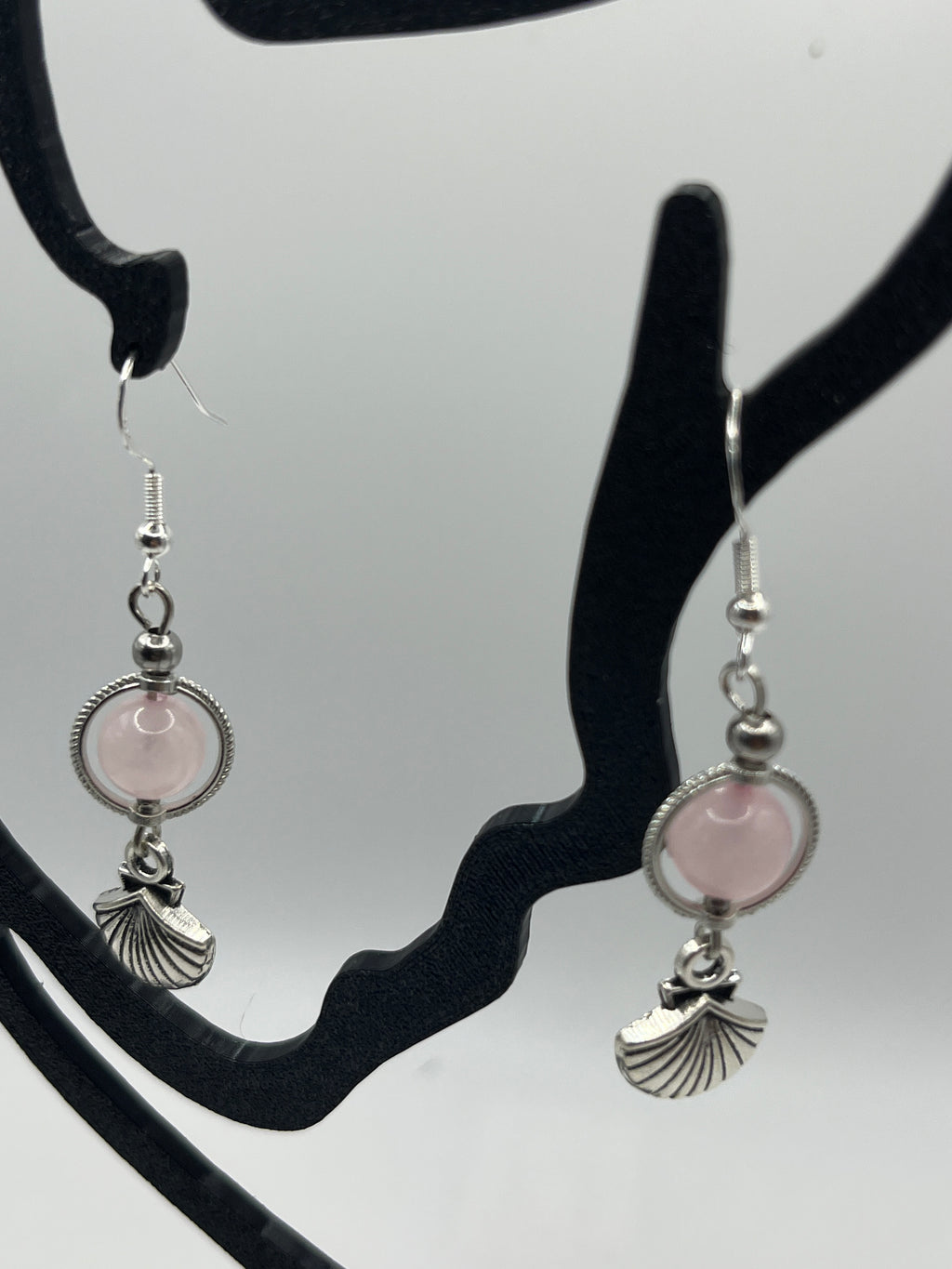 Boucles d'oreilles coquille st jacques/ quartz rose