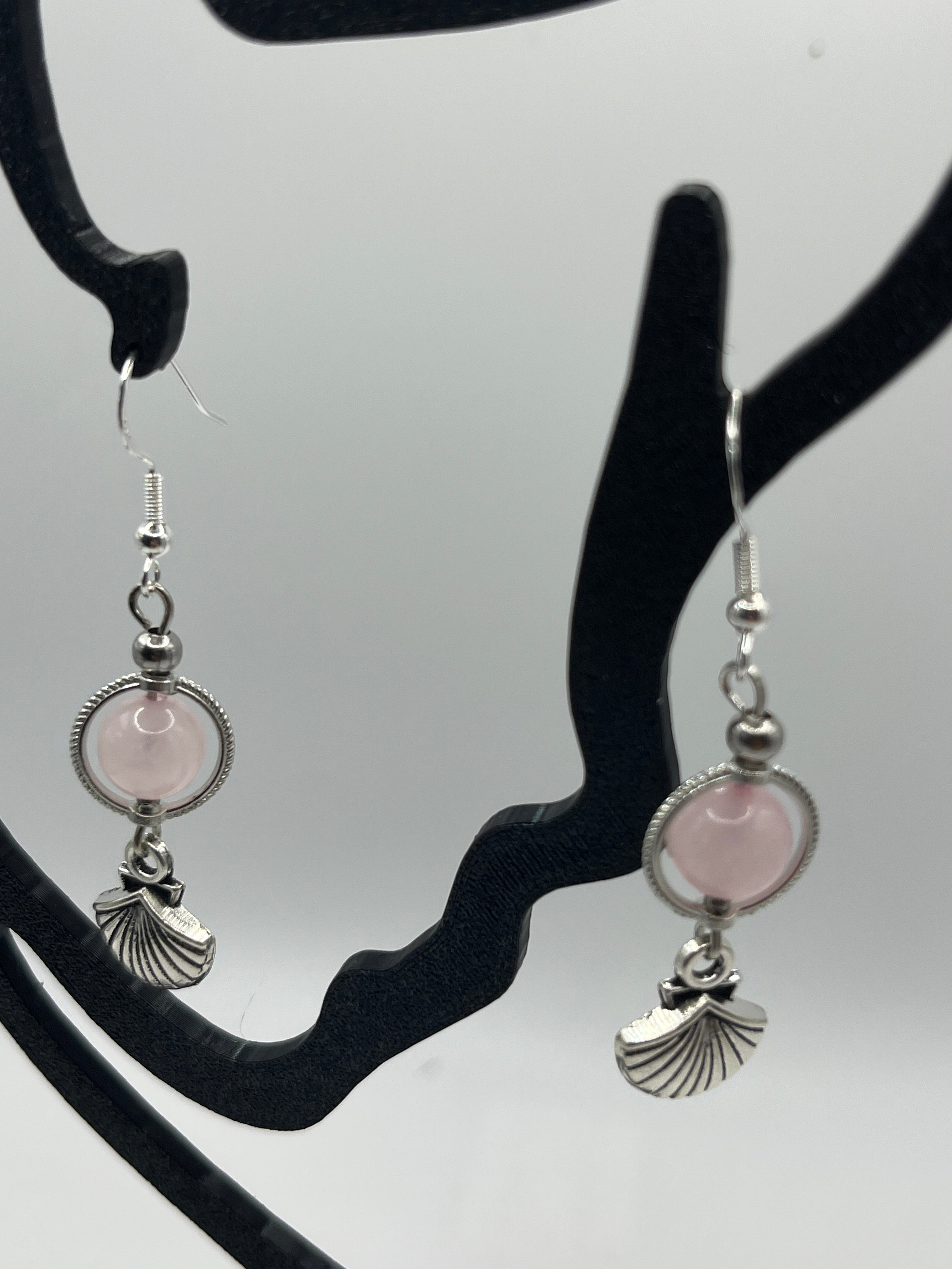 Boucles d'oreilles coquille st jacques/ quartz rose
