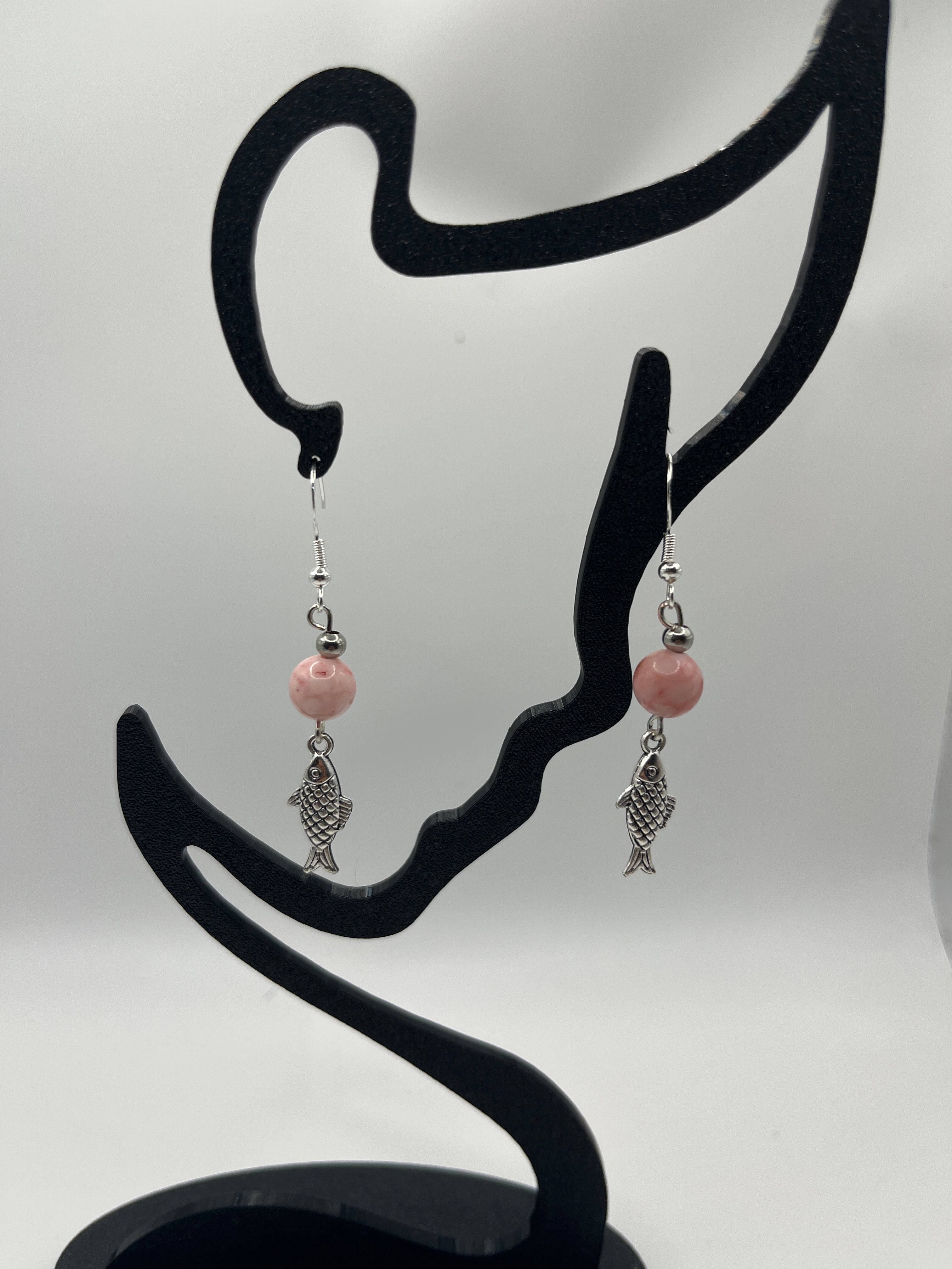 Boucles d'oreilles poissons/ perle rose