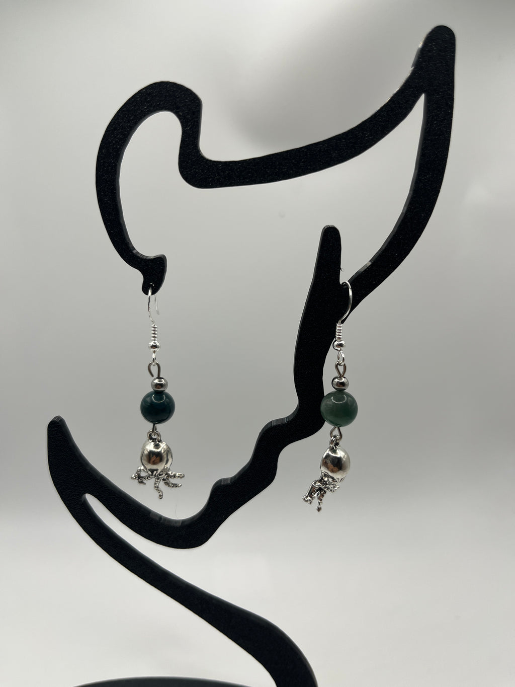 Boucles d'oreilles pieuvre/perle en verre verte