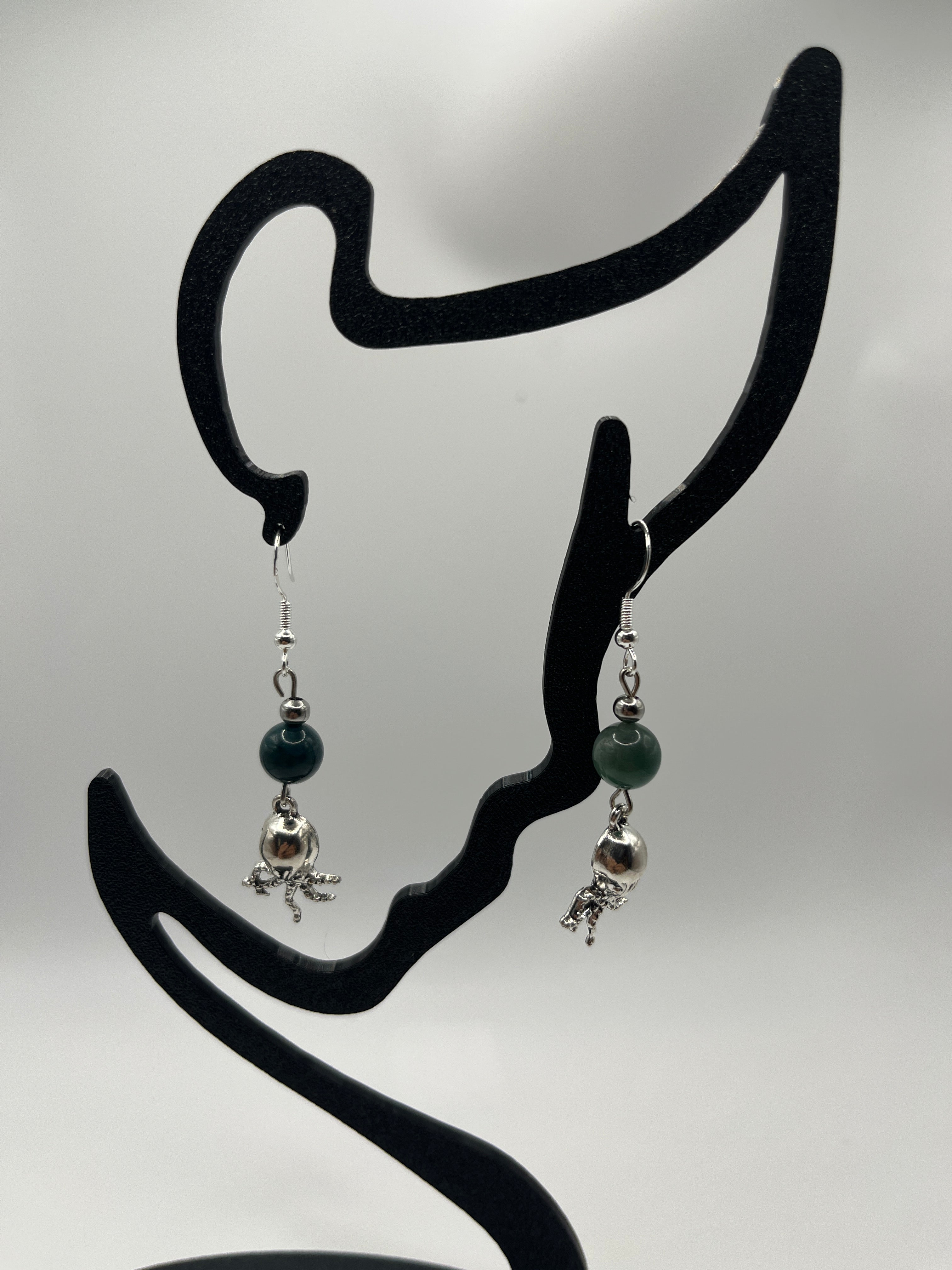 Boucles d'oreilles pieuvre/perle en verre verte