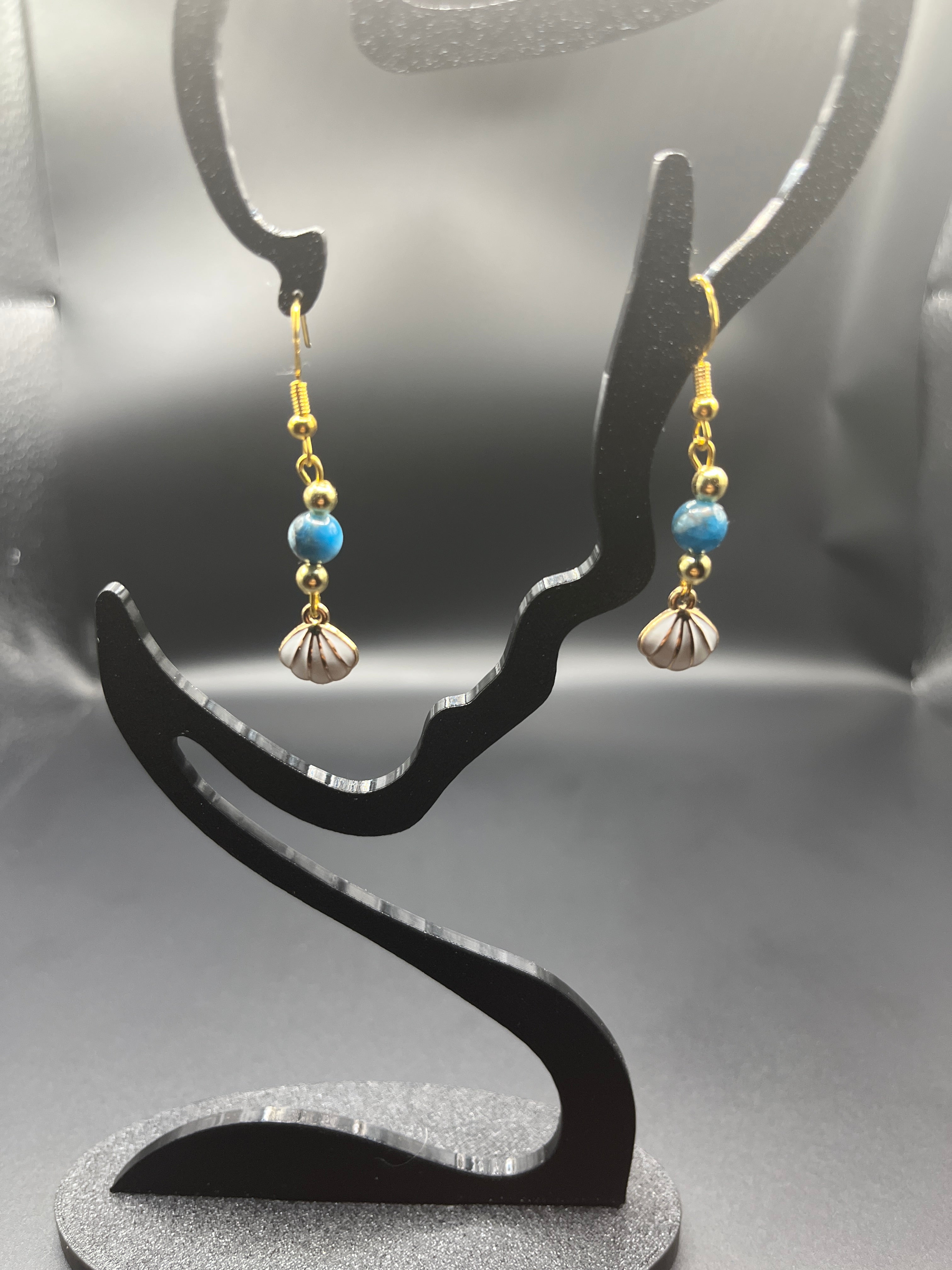 BO pendantes coquillage blanc, perle bleue