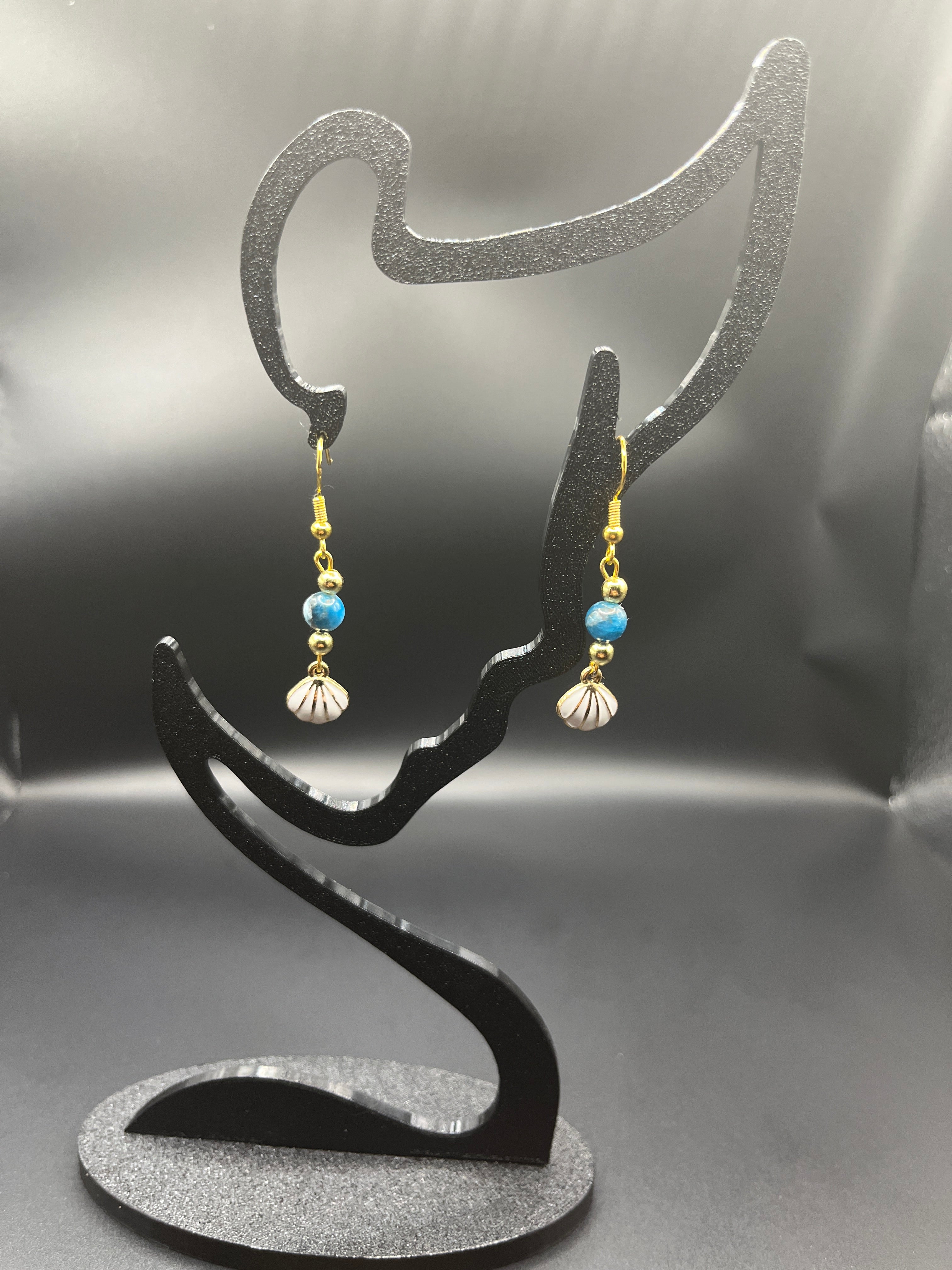 BO pendantes coquillage blanc, perle bleue