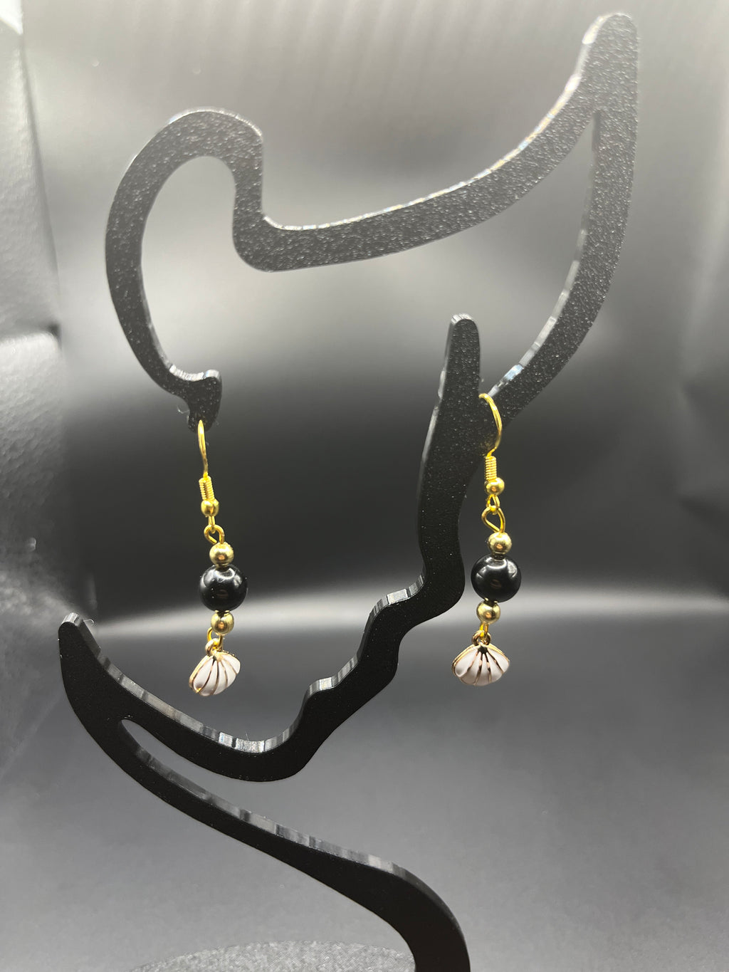 BO pendantes coquillage blanc, perle noire