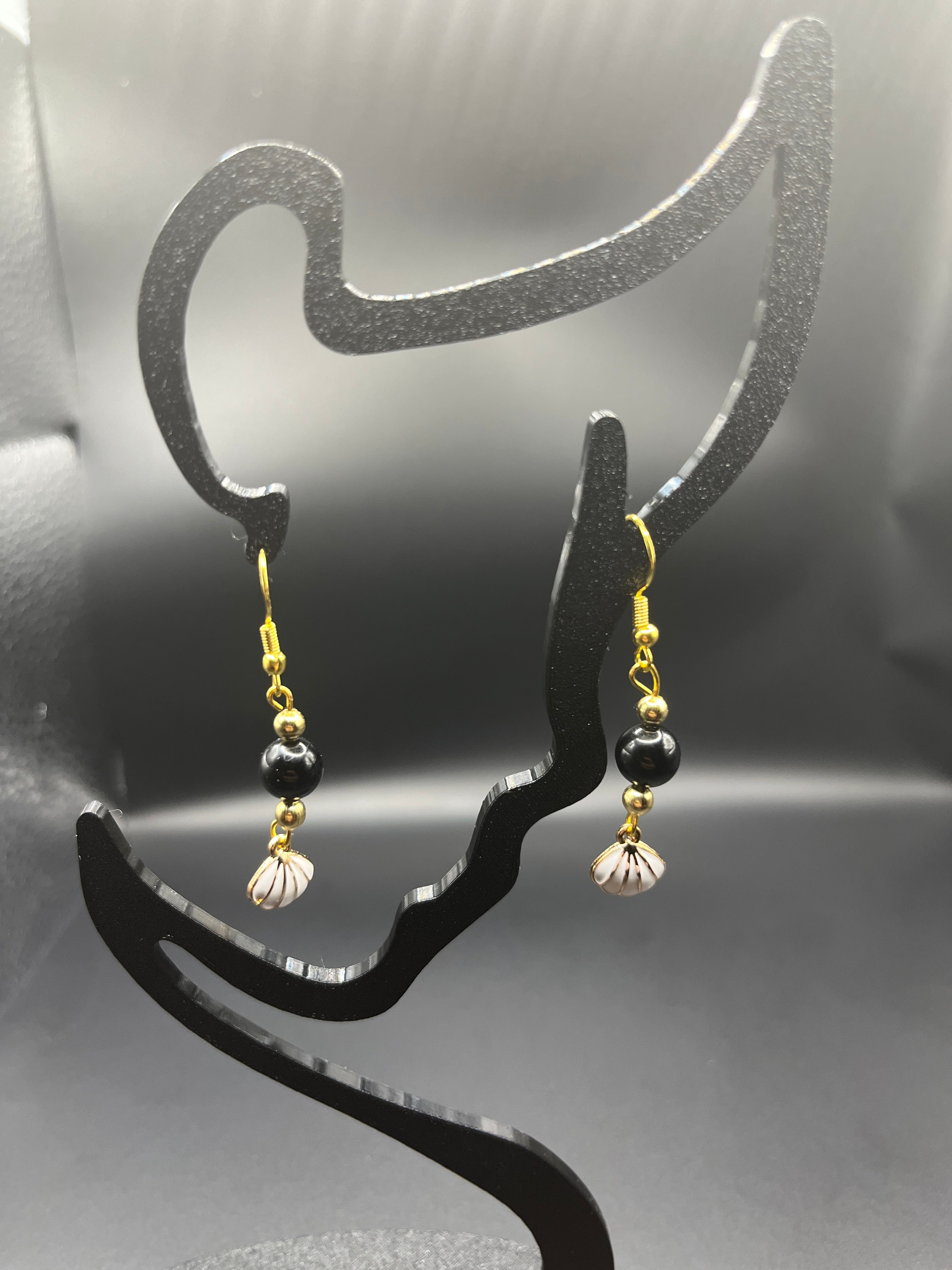 BO pendantes coquillage blanc, perle noire