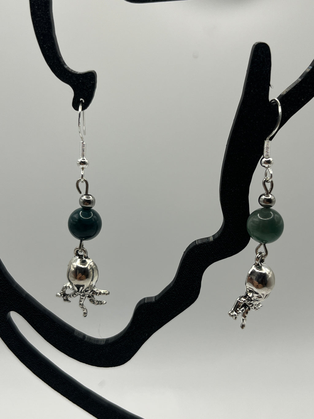 Boucles d'oreilles pieuvre/perle en verre verte