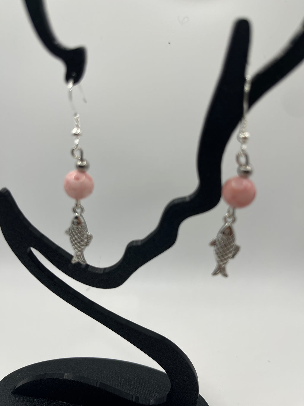 Boucles d'oreilles poissons/ perle rose