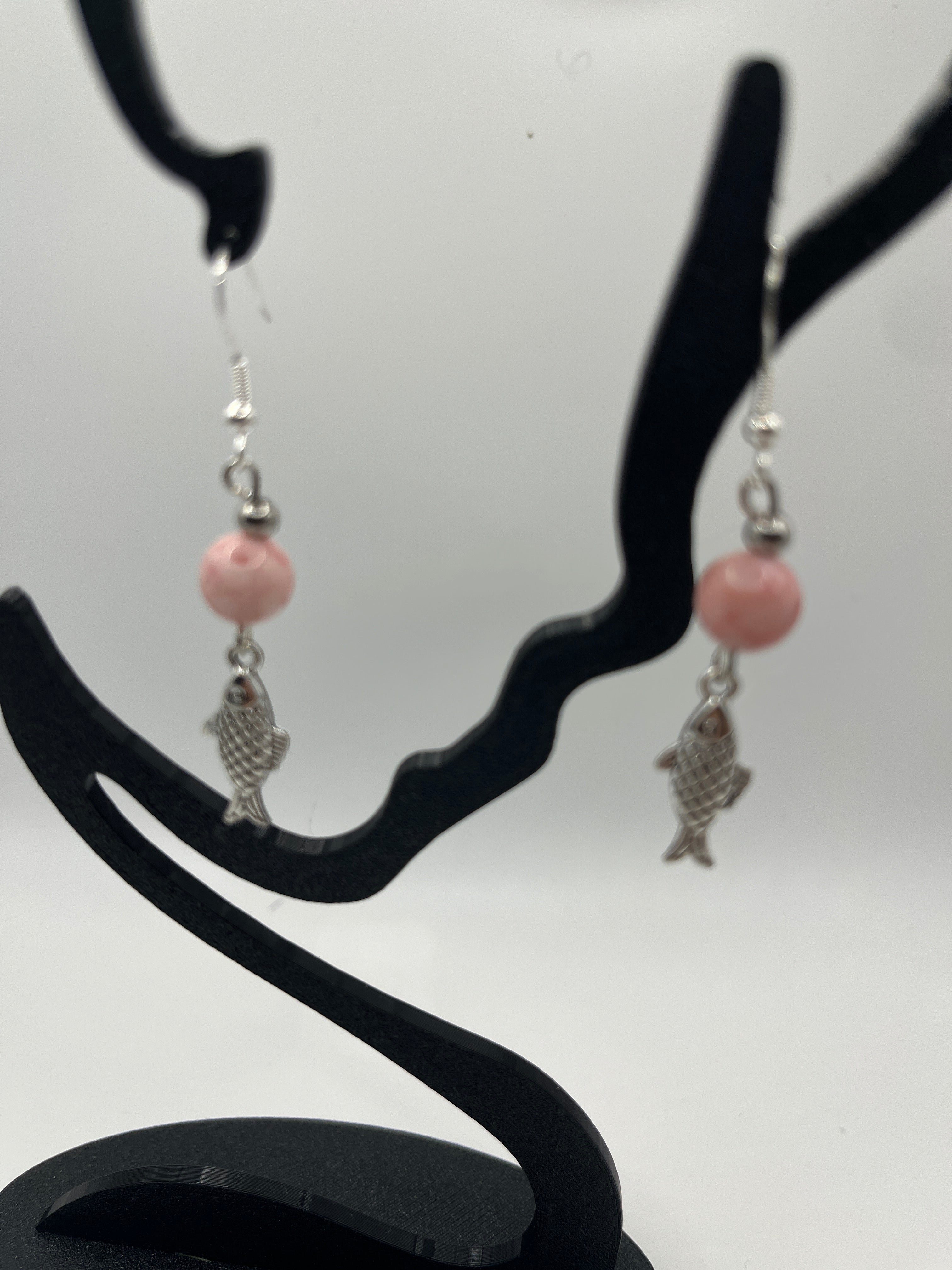 Boucles d'oreilles poissons/ perle rose