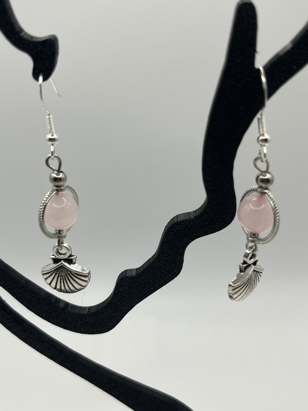 Boucles d'oreilles coquille st jacques/ quartz rose