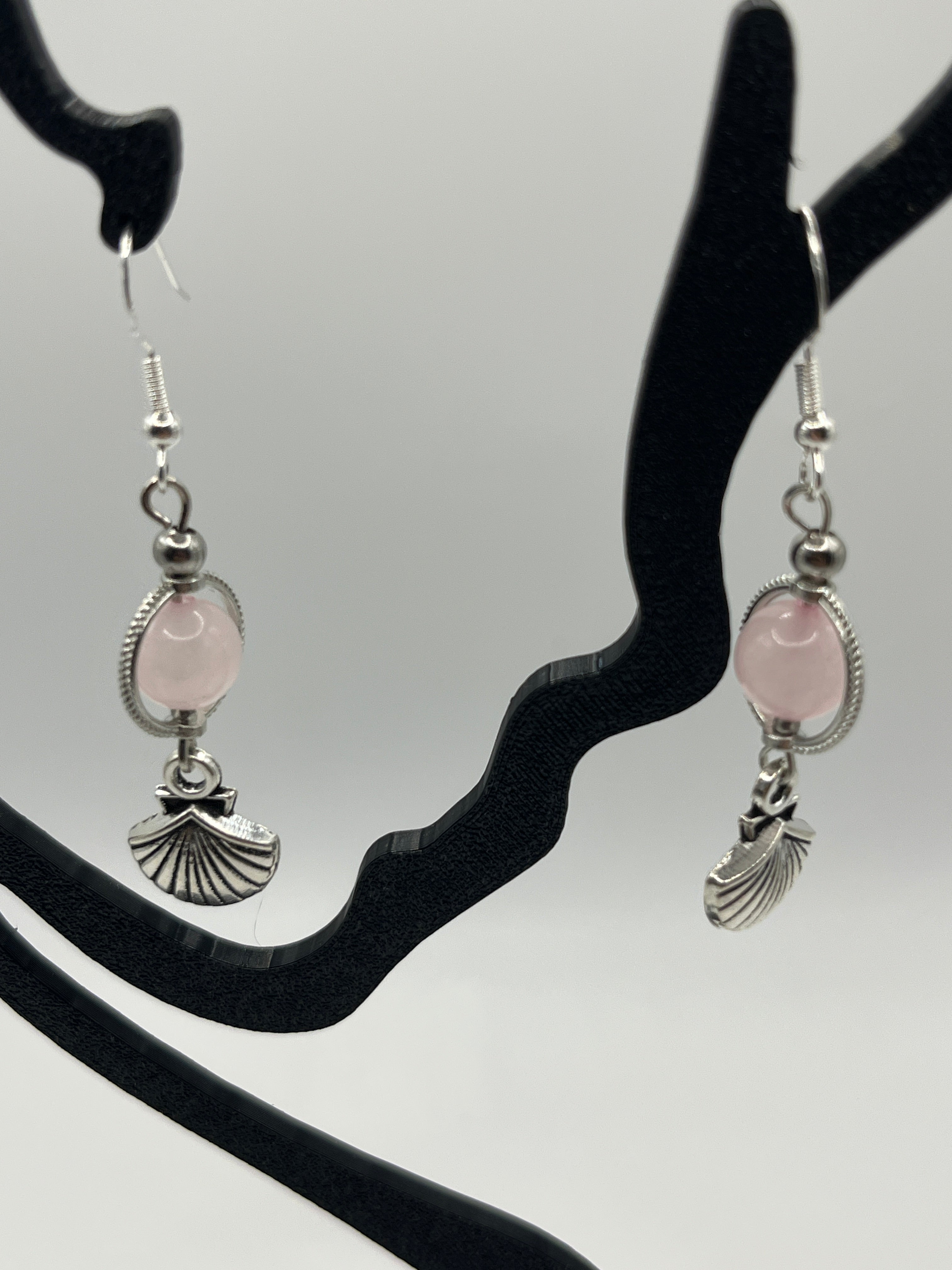 Boucles d'oreilles coquille st jacques/ quartz rose