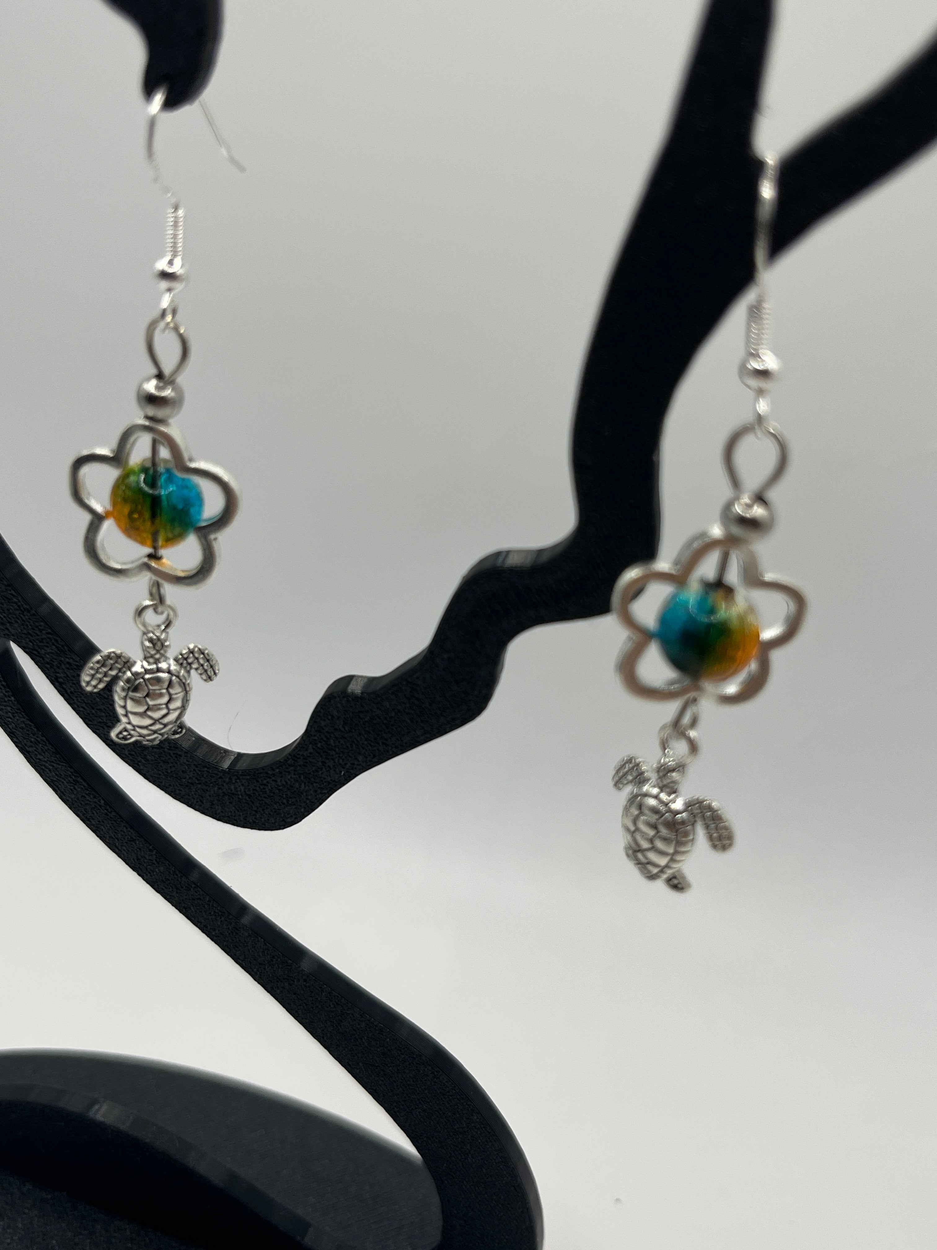 Boucles d'oreilles tortue/perle de verre fleur