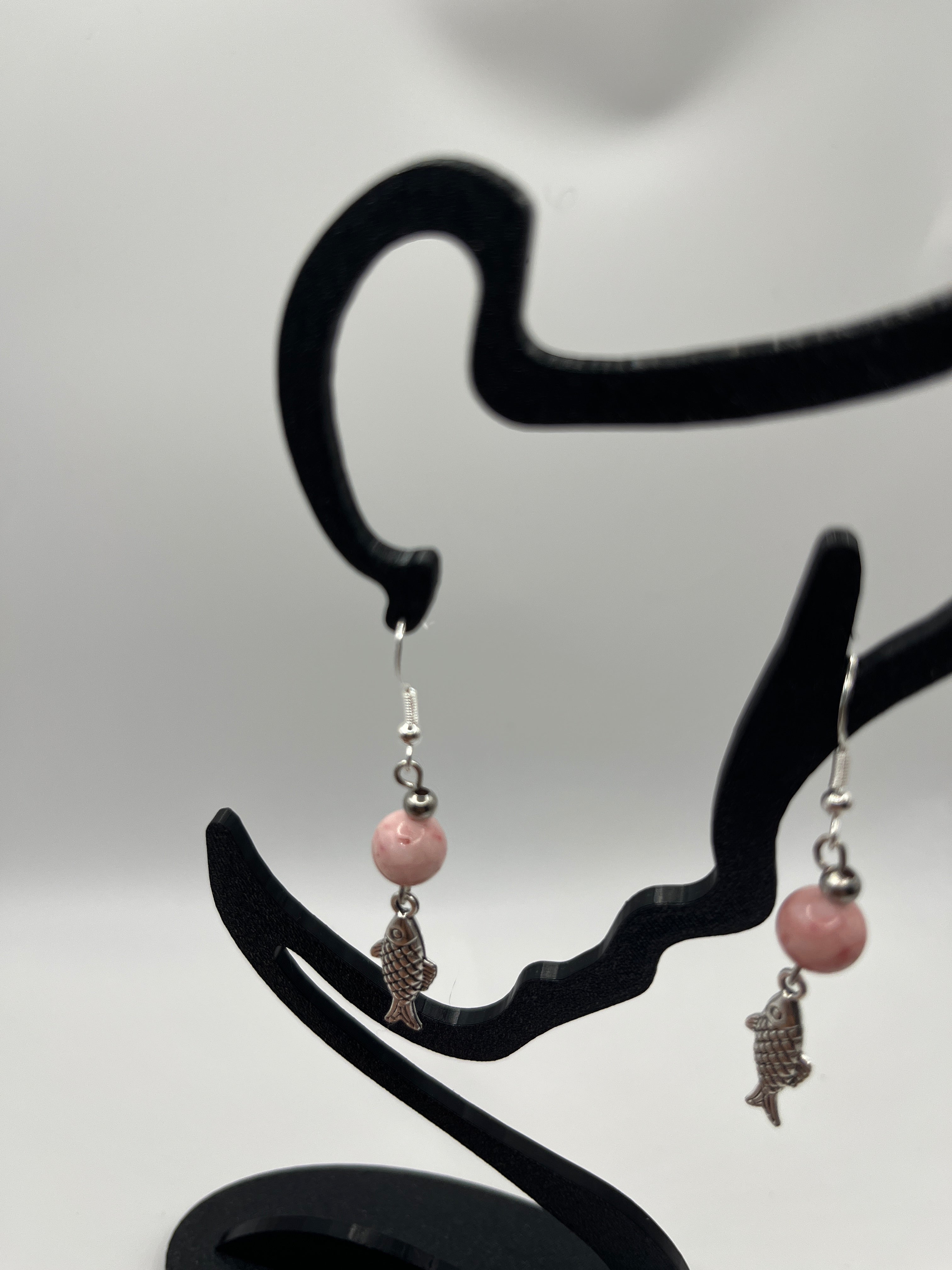 Boucles d'oreilles poissons/ perle rose